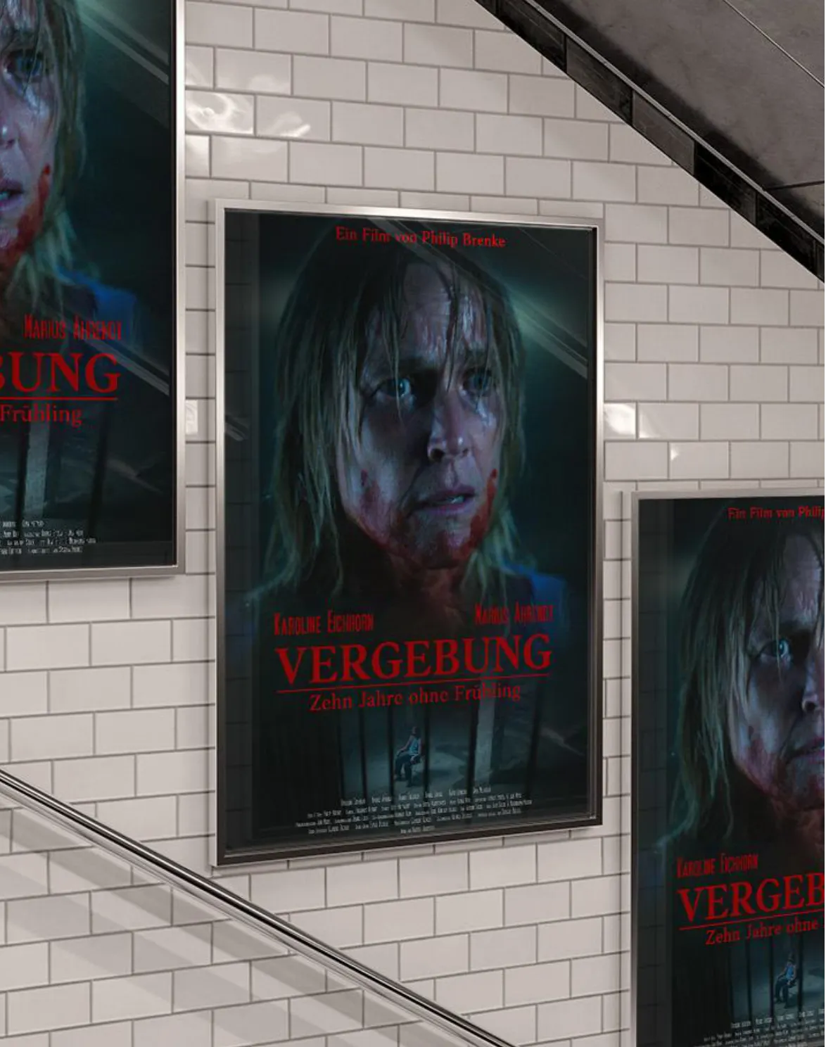 Filmposter „Vergebung“ in einer U-Bahn-Station