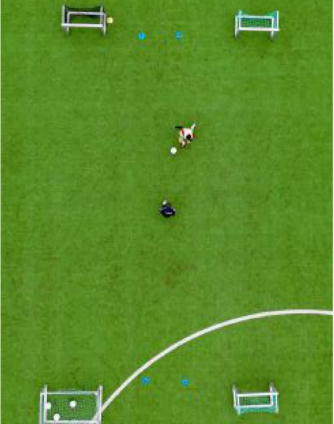 Drohnenaufnahme eines Fußball-Trainingsplatzes